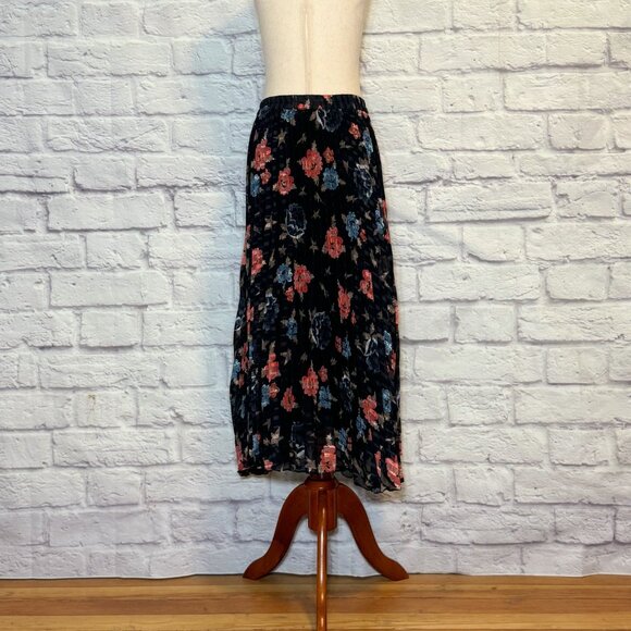 Lily and Lionel Black Floral Star Print Pleated Midi Skirt - Picture 2 of 9